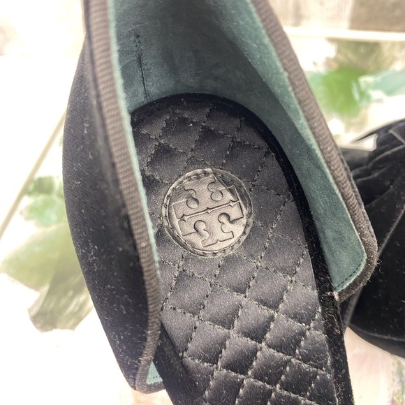 Tory Burch Clara Velvet Bow Pointed Toe Heels in Black Size 10. - Picture 4 of 14